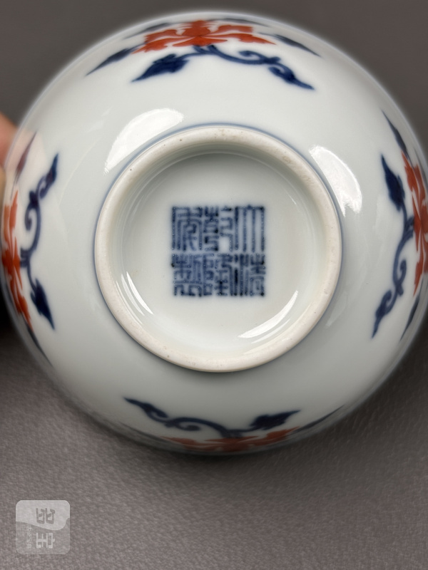 清乾隆 青花矾红宝相花纹杯一对 - 图18